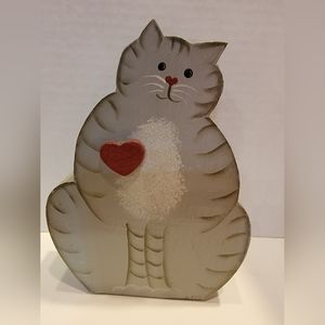 Decorative Folk Art Rustic Wooden Gray Cat w/ a Sweet Red Heart 6" Pre-owned